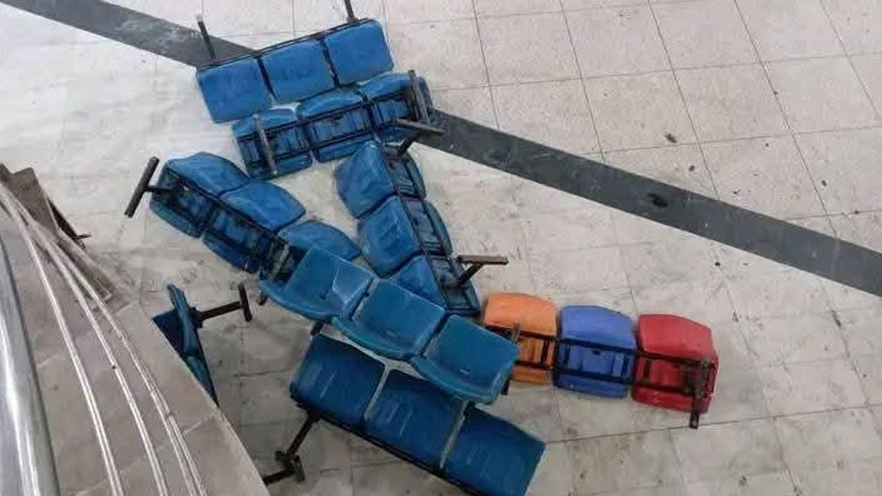 রাজশাহী রেলস্টেশনে বিক্ষুব্ধ যাত্রীদের ভাঙচুর